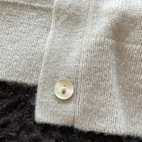 NWT Neiman Marcus 💯 Cashmere - Picture 8 of 11